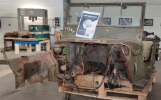 Une Jeep en cours de restauration au lycée Henri Avril